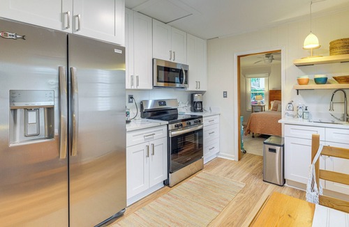 Colonial Beach House | Cozy Cottage Just 2 Blocks From the River!
