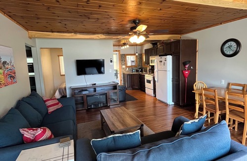 Tobermory Cottage | Cozy cottage located on Cameron Lake in beautiful Bruce Peninsula