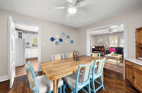 Berlin House | Cozy Cottage Mins 2 Beach - Outdoor Dining & Firepit