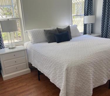 Bacliff House | Cozy Cottage mins from NASA, Kemah Boardwalk, Galveston Bay