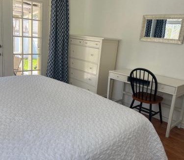 Bacliff House | Cozy Cottage mins from NASA, Kemah Boardwalk, Galveston Bay