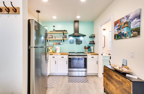 Southport Cottage | Cozy Cottage: Minutes to Downtown Southport!