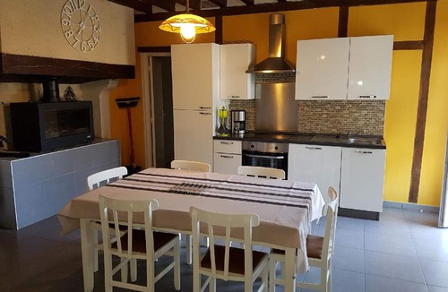 Monce-en-Belin Cottage | Cozy Cottage Near Le Mans: 3 BR, Full Kitchen, Close to 24H Circuit, Sleeps 6