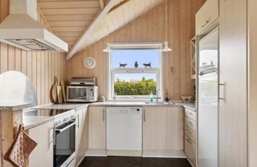Kramnitse House | Cozy Cottage Near Beach With Fenced Garden