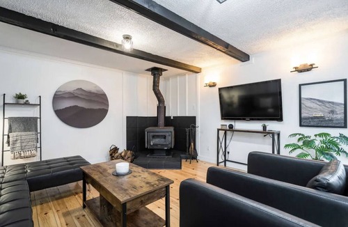 Grey Highlands Cottage | Cozy cottage near Lake Eugenia