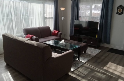 Alcona House | Cozy Cottage near Lake Simcoe
