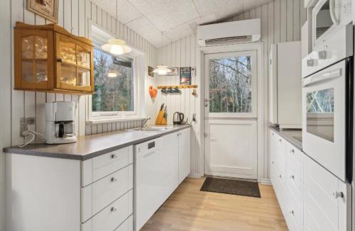 Ronbjerg House | Cozy Cottage Near Limfjorden