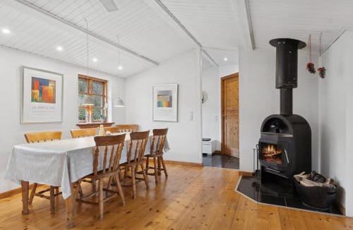Borup House | Cozy Cottage Near Swimming Lake