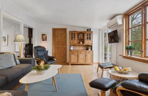 Borup House | Cozy Cottage Near Swimming Lake
