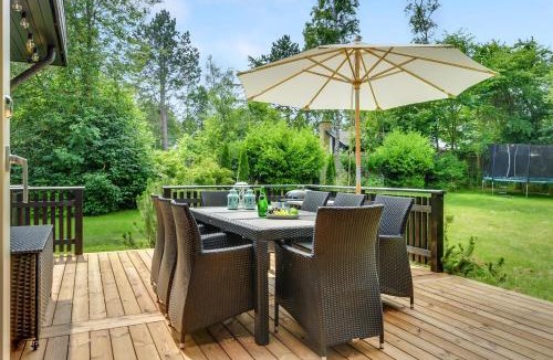 Udsholt House | Cozy Cottage Near The Beautiful Rågeleje Beach