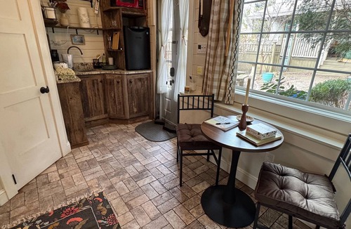 Clifton House | Cozy Cottage off Frankfort Avenue
