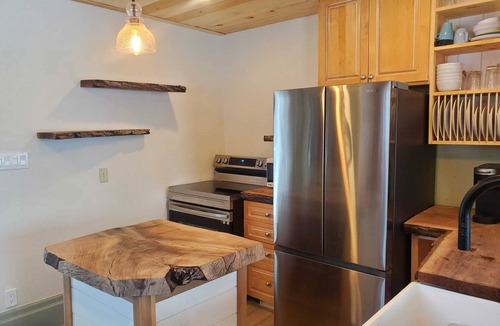 Westmeath Cottage | Cozy cottage on a private beach.