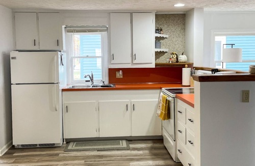 Baldwin Cottage | Cozy Cottage on Big Star Lake, Minising Pointe in Baldwin, MI.