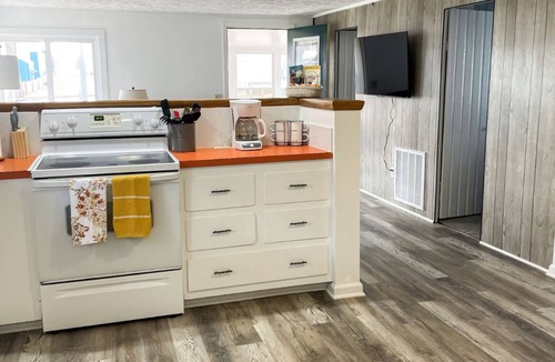 Baldwin Cottage | Cozy Cottage on Big Star Lake, Minising Pointe in Baldwin, MI.