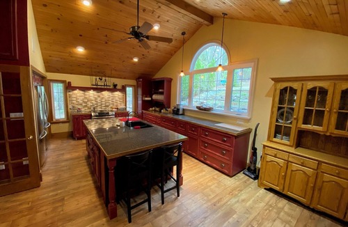 Burnt River Cottage | Cozy Cottage on Four Mile Lake