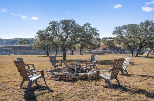 Oatmeal House | Cozy Cottage on Flat Creek - 5 min from Flat Creek Winery!