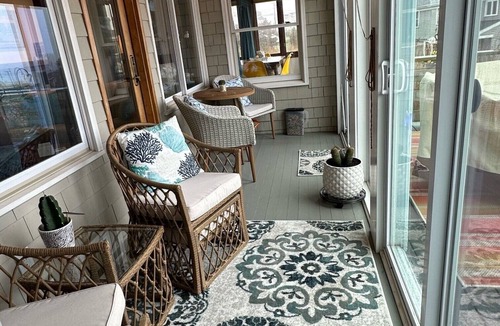 Great Neck Cottage | Cozy cottage on Great Neck, easy walk to Pavilion Beach!