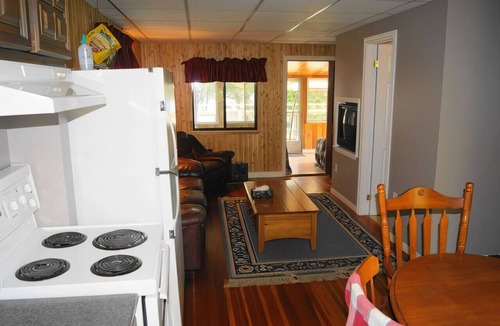 Lakefield House | Cozy Cottage on Katchawanooka Lake