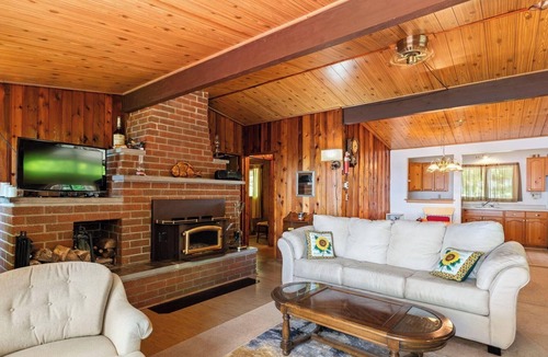 Grey Highlands Cottage | Cozy Cottage on Lake Eugenia in Beaver Valley