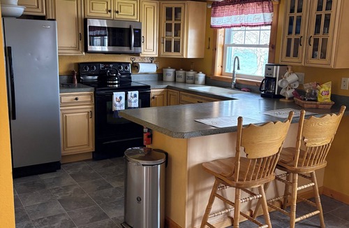 Derby Cottage | Cozy Cottage on Lake Salem Sleeps 6+