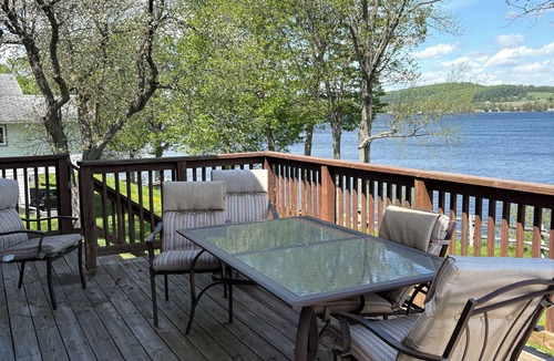 Derby Cottage | Cozy Cottage on Lake Salem Sleeps 6+
