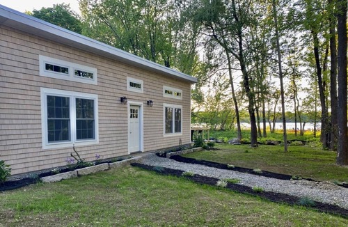 Newport Cottage | Cozy Cottage on Lake Sebasticook