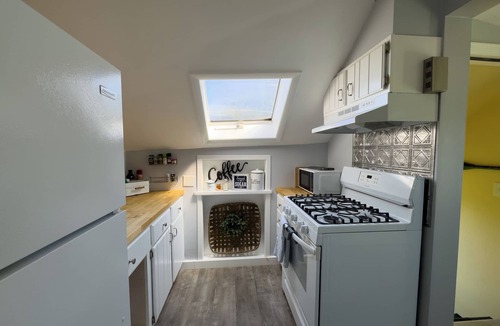 Malletts Bay Cottage | Cozy Cottage on Lake Champlain with Incredible Views and Outdoor Space!