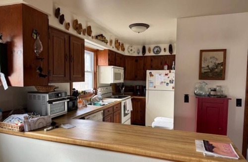 Crown Point House | Cozy cottage on Lake Champlain. 5 mins from Historic Site and Champlain Bridge.