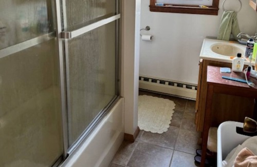 Crown Point House | Cozy cottage on Lake Champlain. 5 mins from Historic Site and Champlain Bridge.