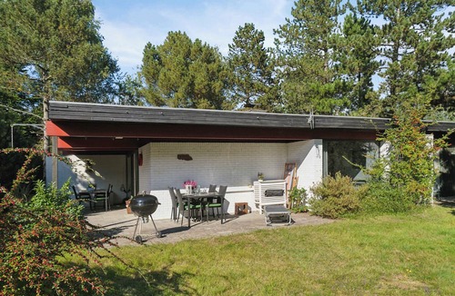 Hojby House | Cozy cottage on natural plot