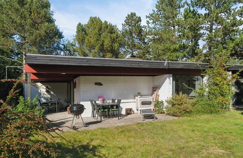 Hojby House | Cozy cottage on natural plot