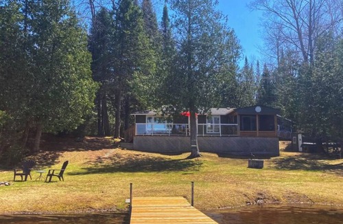 Limerick Cottage | Cozy Cottage on Quiet Lake
