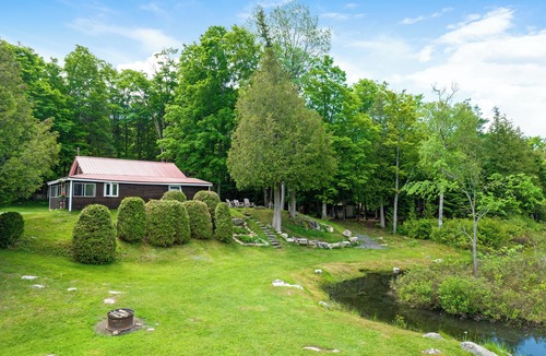 North Frontenac Cottage | Cozy cottage on the lake