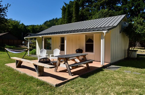 Gold Beach Cabin | Cozy Cottage on the Rogue River
