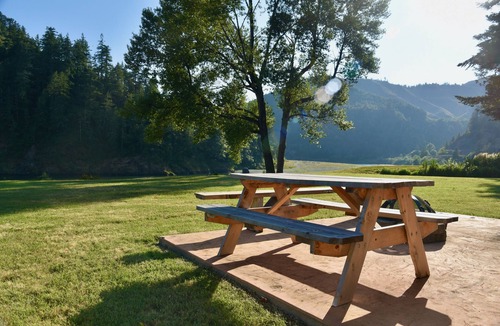 Gold Beach Cabin | Cozy Cottage on the Rogue River