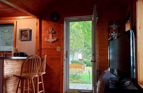 Applegate Cottage | Cozy Cottage overlooking Lake Huron #3