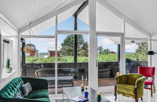 Trend House | Cozy cottage overlooking water and countryside in Trend Strand.