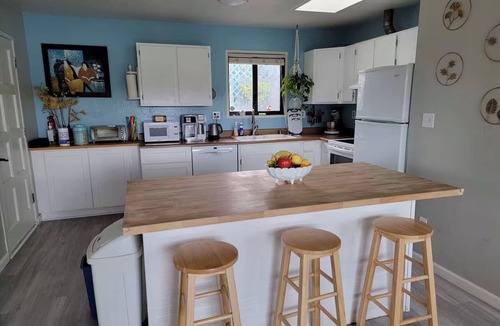 Wilbur Springs House | Cozy Cottage: Panoramic Lake Views, WiFi, Deck