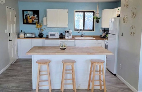 Wilbur Springs House | Cozy Cottage: Panoramic Lake Views, WiFi, Deck