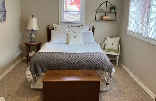 Syracuse Cottage | Cozy Cottage perfect for a quiet getaway
