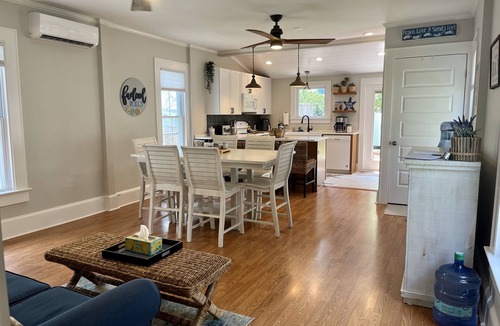 Cape Charles House | Cozy Cottage - quaint and comfy - 5 blocks to the beach, 1 block to Mason Ave.