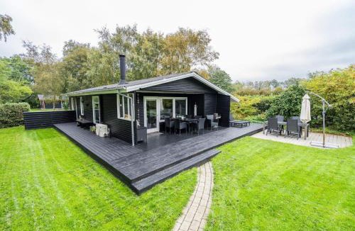 Falen House | Cozy Cottage Retreat in Bork Havn-By Traum