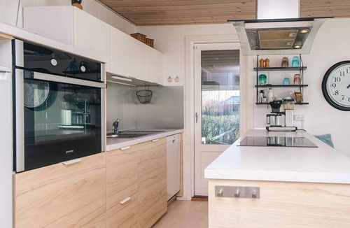 Falen House | Cozy Cottage Retreat in Bork Havn-By Traum