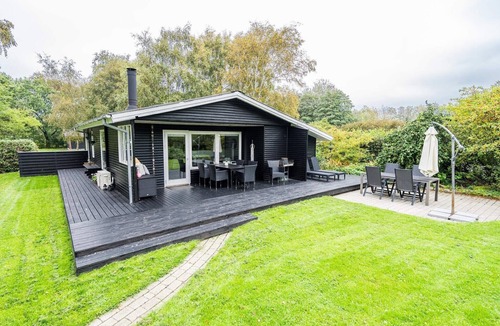 Falen House | Cozy Cottage Retreat in Bork Havn-By Traum