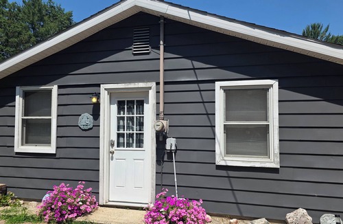 Le Roy Cottage | Cozy Cottage Retreat, in Leroy, with access to all sports Rose Lake
