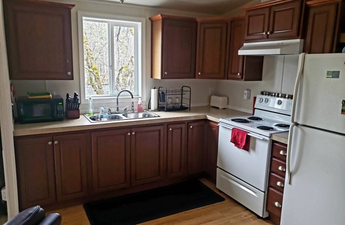 Cascadia Cottage | Cozy Cottage right on the McKenzie River!