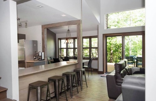 Morin Heights Cottage | Cozy Cottage Spa and fireplace