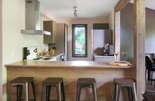 Morin Heights Cottage | Cozy Cottage Spa and fireplace