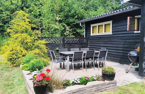Lyngsbæk Strand House | Cozy cottage steps from Lyngsbæk beach