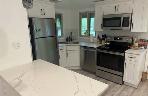 Woodcliff Park Cottage | Cozy Cottage Steps from the Beach in the North Fork